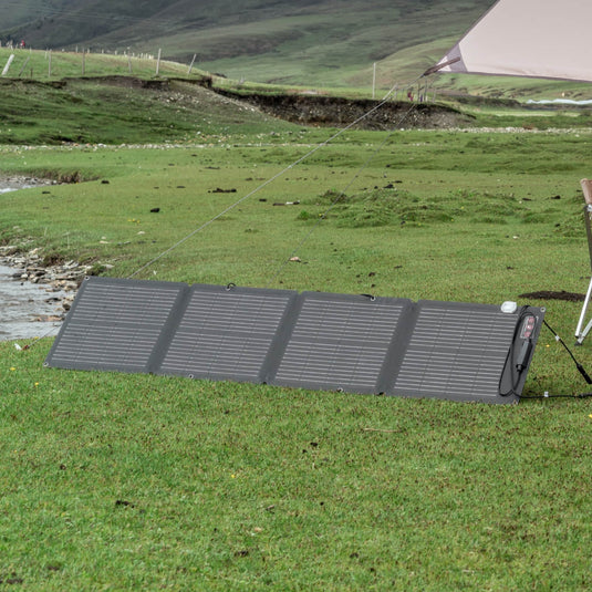 The EcoFlow 110W solar panel comes with a kickstand which means you can prop up your solar panel at the right angle to maximum the power output. 